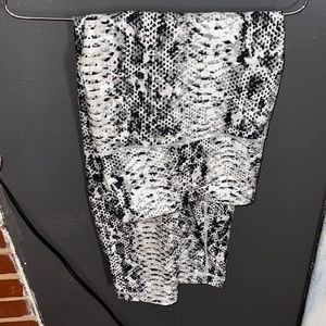 SNAKE PRINT LEGGINGS